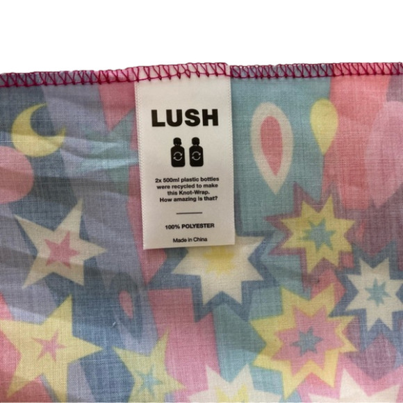 Lush KNOT WRAP FLORAL - Size: 27 1/2” X 28” - Picture 3 of 5